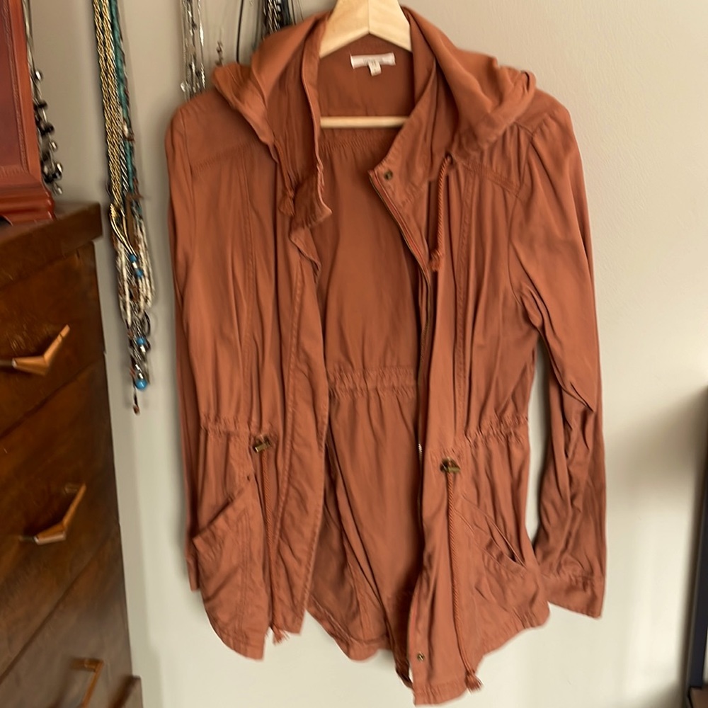 Cargo jacket with drawstring waist, hood, pockets, 100% cotton, easy care.
